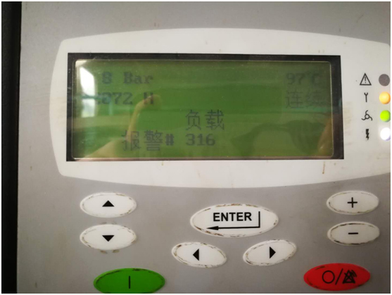 由于油品問題導(dǎo)致油氣分離器壓差高，空壓機(jī)潤滑油結(jié)膠，油濾堵塞，機(jī)器高溫報(bào)警(圖2)