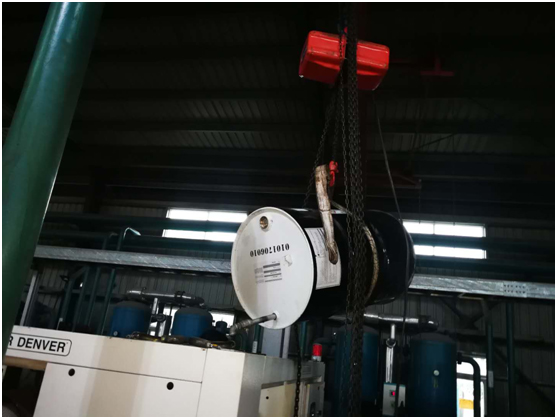 由于油品問題導(dǎo)致油氣分離器壓差高，空壓機(jī)潤滑油結(jié)膠，油濾堵塞，機(jī)器高溫報(bào)警(圖4)