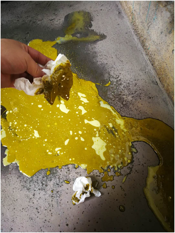 油氣分離器使用過程中因壓差過高被擊穿，造成跑油，油分配料不匹配造成壓差過高(圖2)
