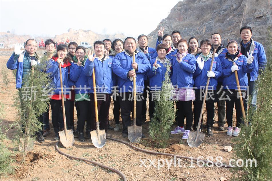 艾普利鳳凰山植樹(shù)，為美麗新鄉(xiāng)添新綠(圖1)